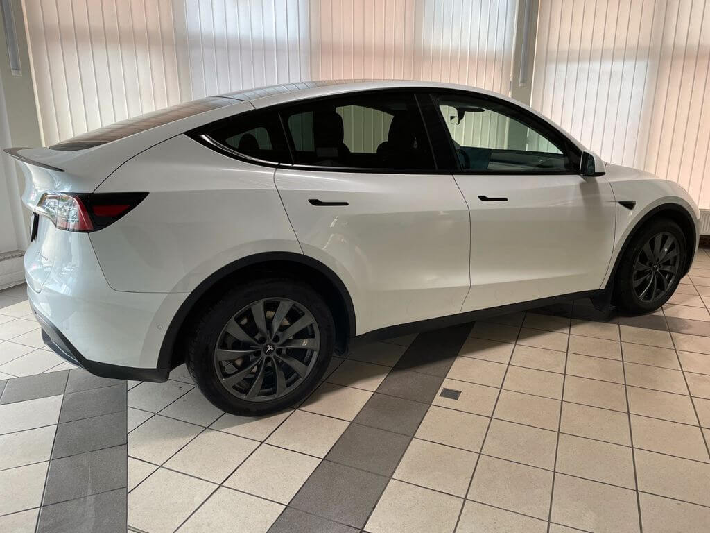  Model Y