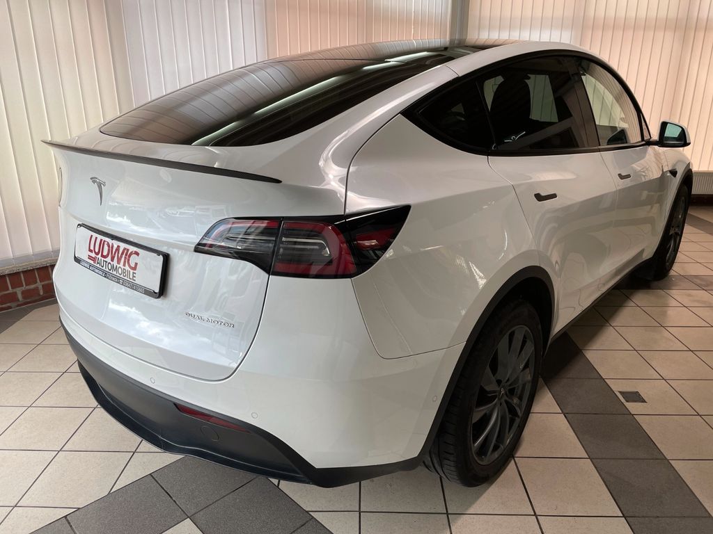  Model Y