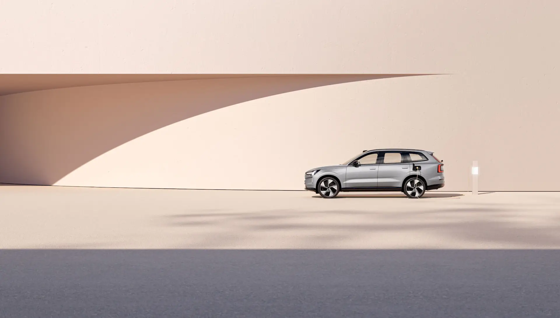 Компания Volvo переходит на выпуск исключительно электрических автомобилей