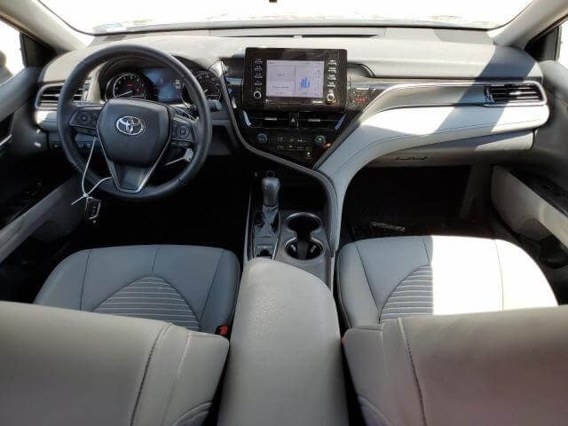 Toyota Camry SE 2021