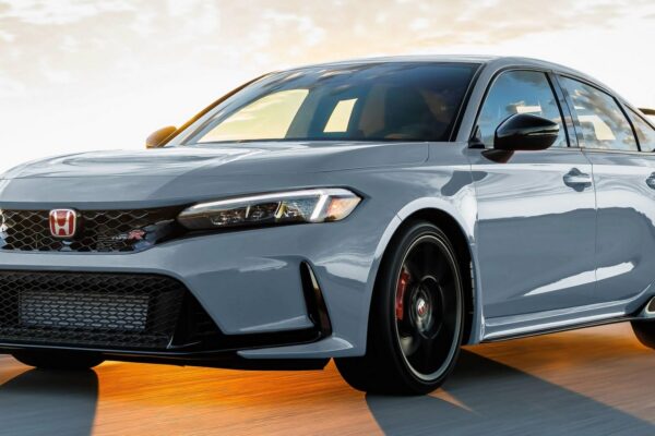 Honda Civic 2023: новое поколение популярного седана с доставкой из США и Канады