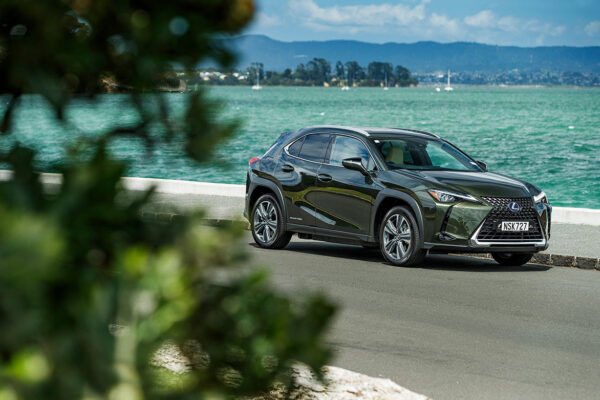 Lexus UX 2022: стильный городской кроссовер с премиальной начинкой