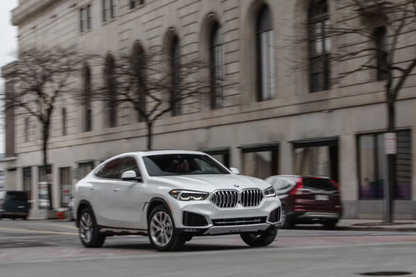 BMW X6 2020: купе-внедорожник, задающий стандарты стиля и мощности