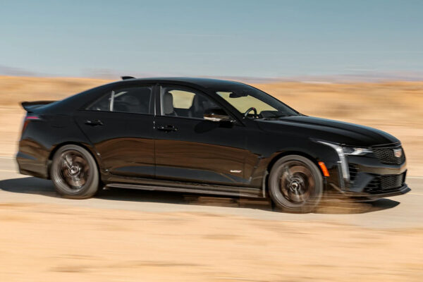 Cadillac CT4 2023: динамичный седан премиум-класса для белорусских дорог