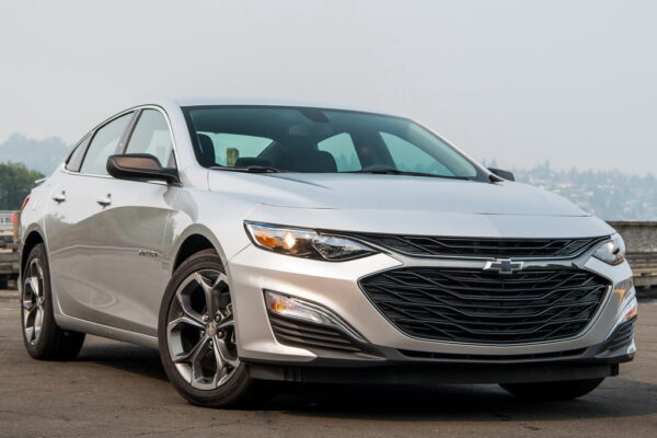 Chevrolet Malibu 2020: бизнес-седан из США