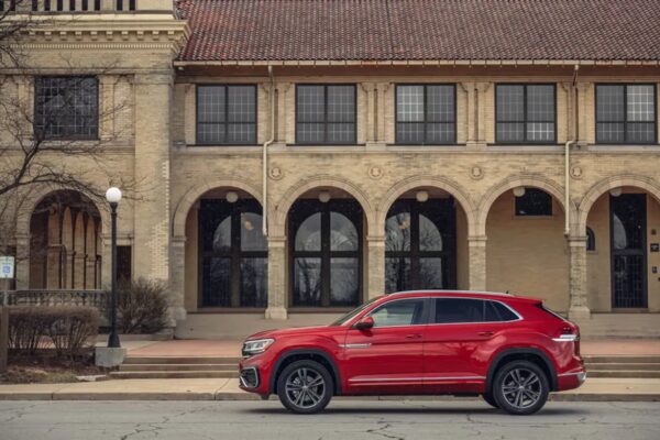 Volkswagen Atlas Cross Sport 2023: крупный купе-кроссовер для Беларуси
