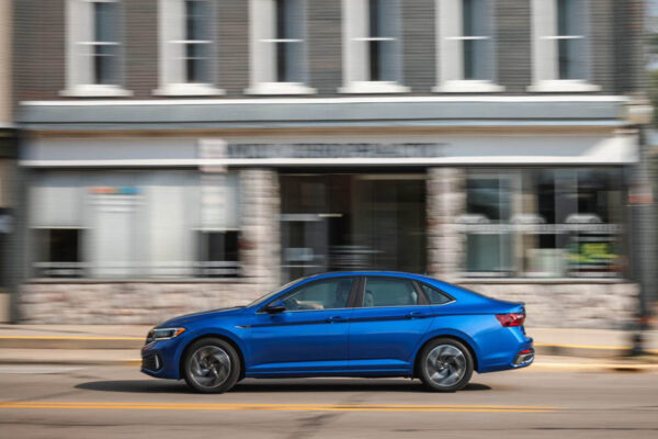 Volkswagen Jetta 2022: баланс элегантности и повседневной практичности