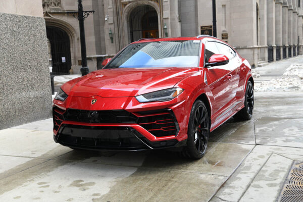 Lamborghini Urus 2022: экстремальная динамика в формате премиального SUV