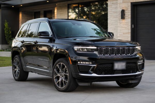 Jeep Grand Cherokee 2022: статусный внедорожник из США