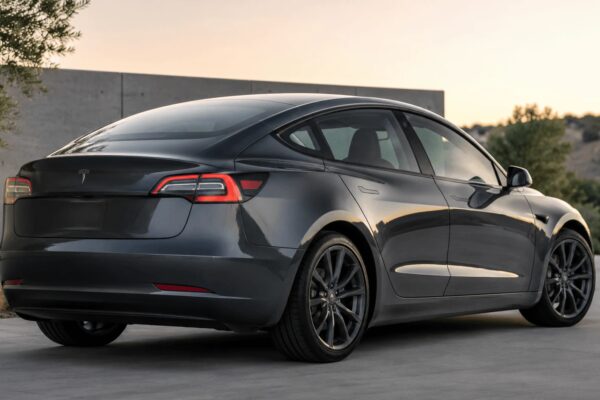 Tesla Model 3 2022–2023 из США: батареи, запас хода и доставка в Беларусь