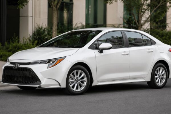 Toyota Corolla 2022–2023 из США: надёжный седан и реальная стоимость покупки